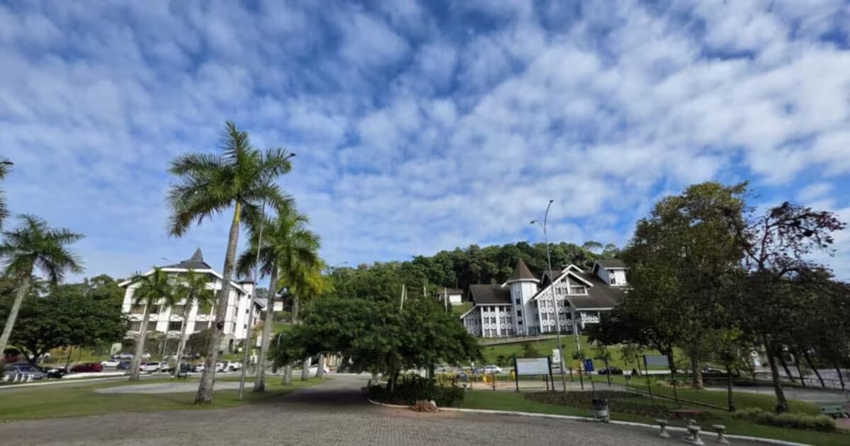 Vereadora pede reabertura de banheiros em praças de Brusque - O Município