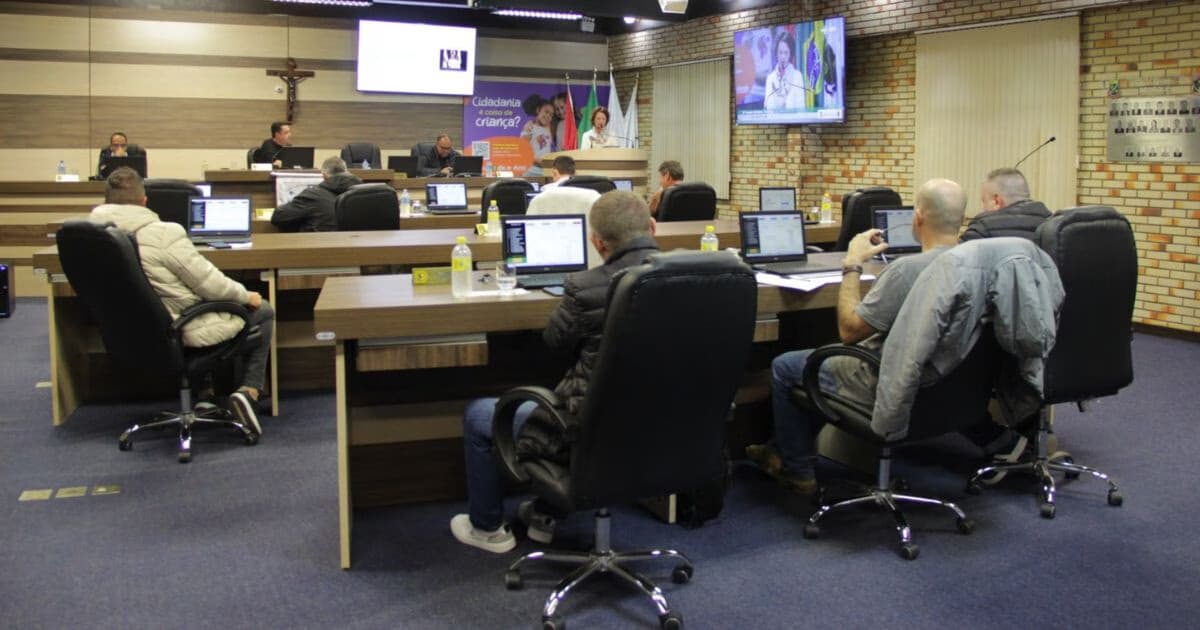 Moção de apoio ao fim da escala 6×1 é rejeitada pelos vereadores de Brusque - O Município