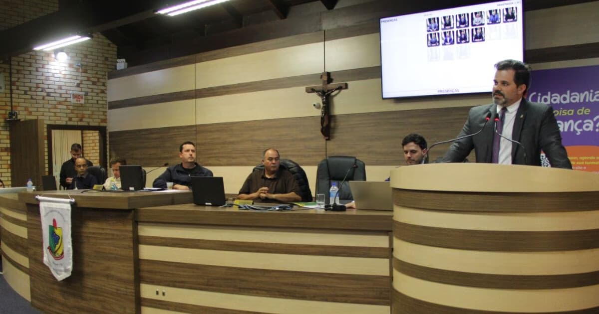 Vereadores de Brusque questionam secretário sobre gastos com publicidade da prefeitura