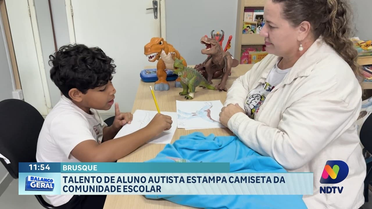 Desenho de aluno autista estampa camiseta de escola em Brusque
