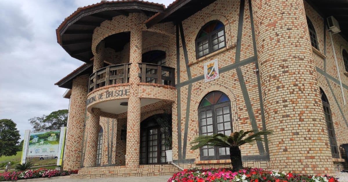 Após repercussão, lei que previa ‘supersalários’ para servidores da Câmara acaba revogada em SC