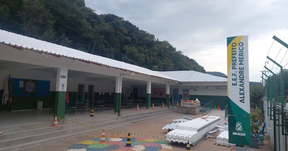 Prefeitura de Brusque paralisa reforma da cobertura de escola após identificar falhas técnicas - O Município