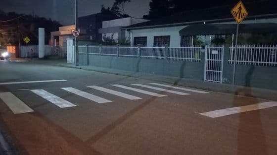 Prefeitura reforça pintura de faixas de pedestres em frente a escolas da cidade - Portal da Cidade - Brusque / SC