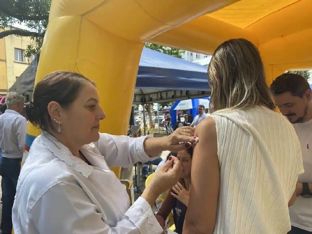 Vacina contra gripe é liberada e Brusque terá Dia D neste sábado - Rádio Cidade