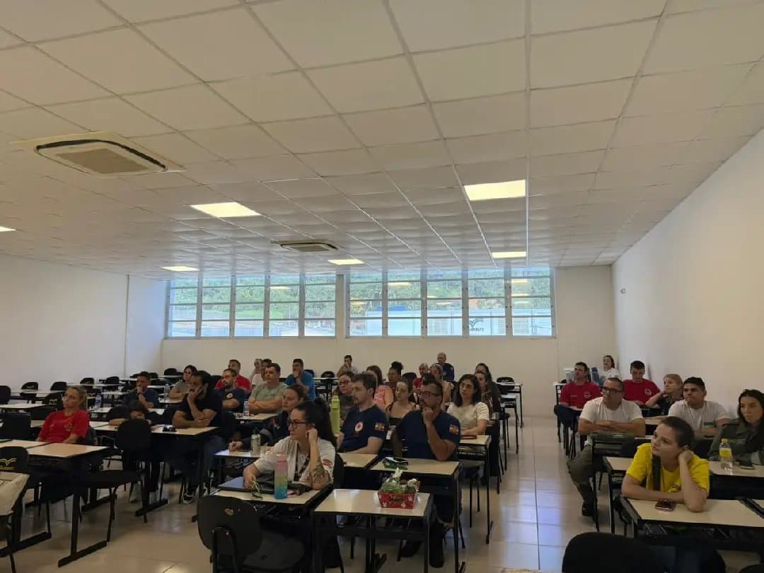 Capacitação aborda atendimento a emergências pediátricas em Brusque - Rádio Cidade