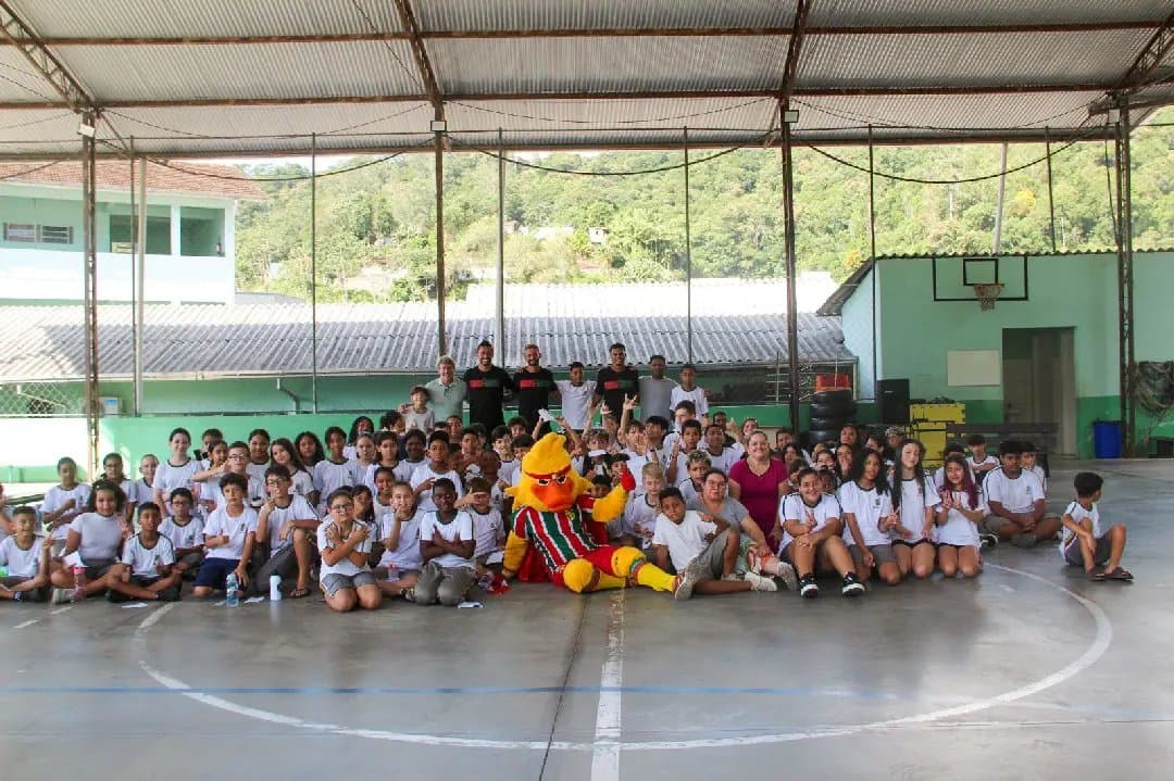 “Bruscão desde pequeno”: Brusque FC leva projeto às escolas municipais - Rádio Cidade